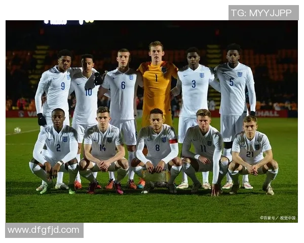 近视足球明星盘点他们在绿茵场上的精彩表现与挑战 近视足球明星盘点他们在绿茵场上的精彩表现与挑战