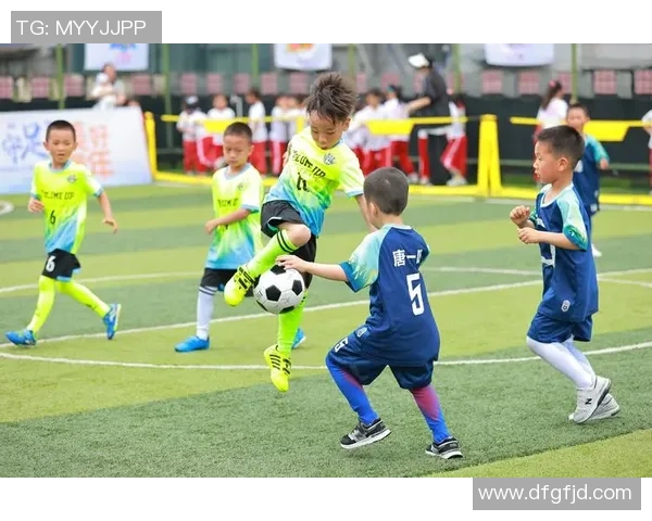 当代荷兰足球明星汇聚一堂展现足球魅力与风采