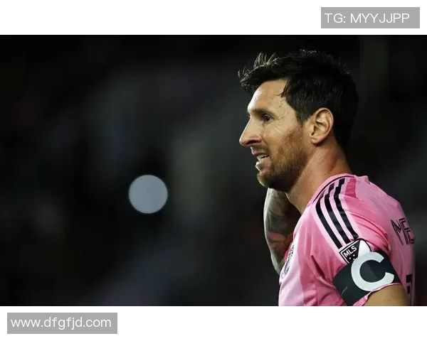 我心中的足球英雄：谈谈我最喜欢的足球明星及其影响力